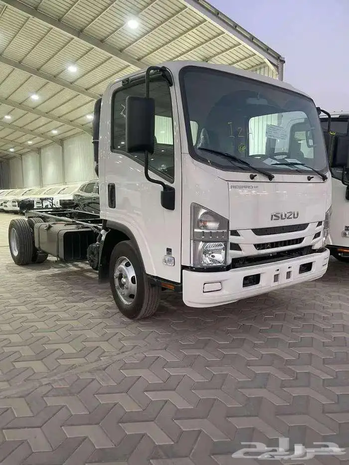 ايسوزو دينه 4 طن طويل 2025 1