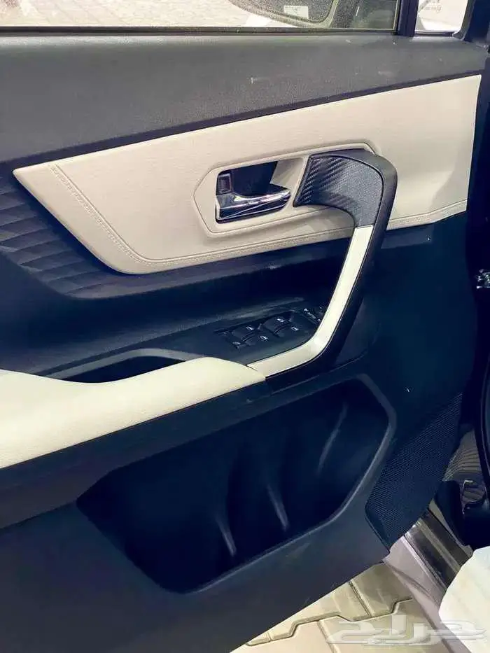 تويوتا فيلوز GLX بنزين 2025 ( أقساط وكاش ) مع خدمات مجانية 5