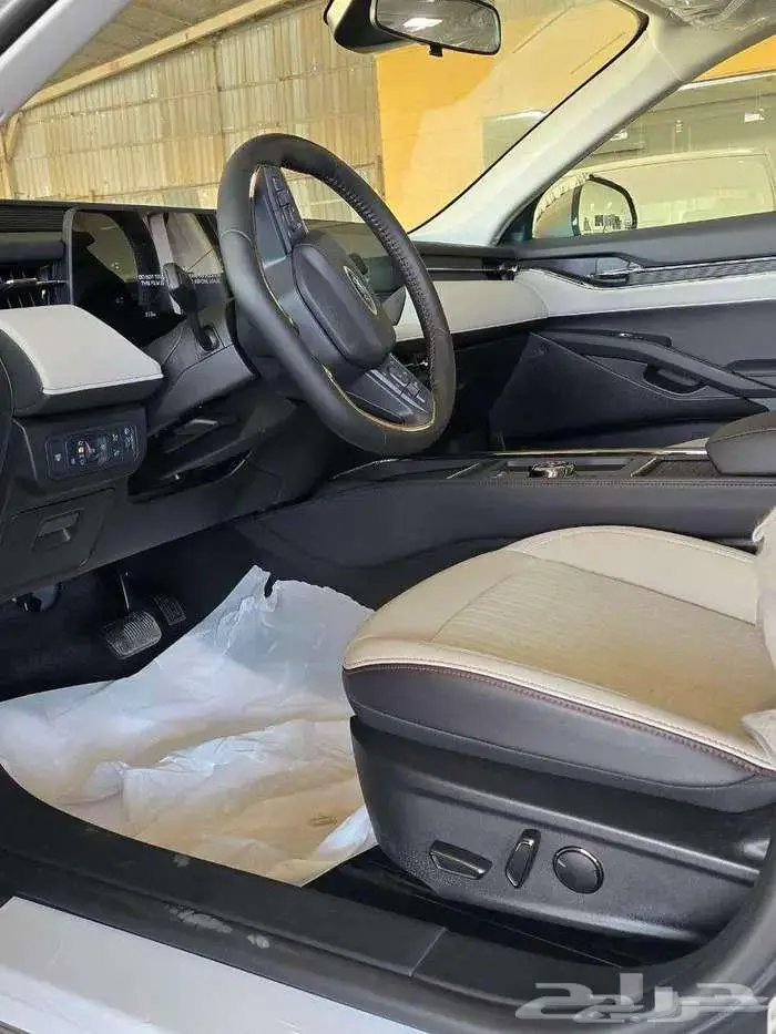 فورد تورس ترند خليجي 2026 متوفر لدى الحسن 8