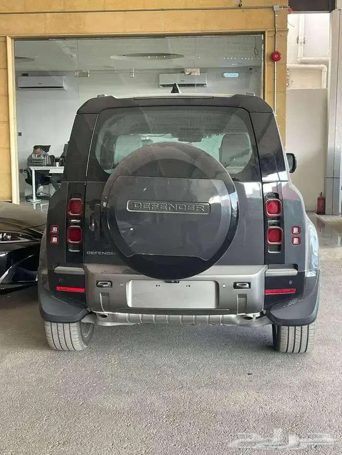 لاند روفر ديفندر HSE V6 XDynamic سعودي 2025 متوفر لدى الحسن 3