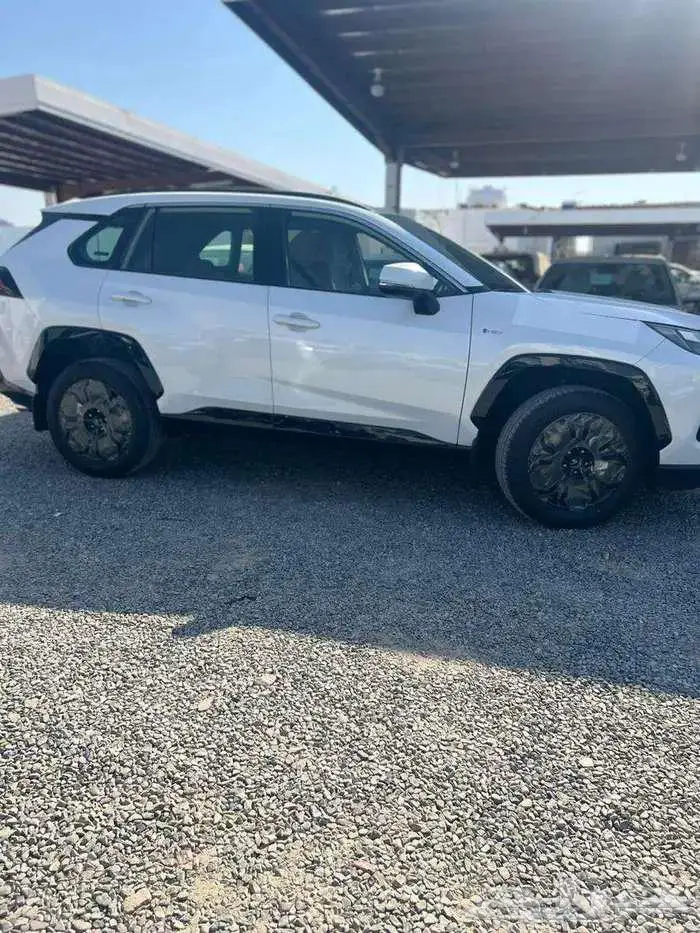 تويوتا راف فور XLE 2025 5