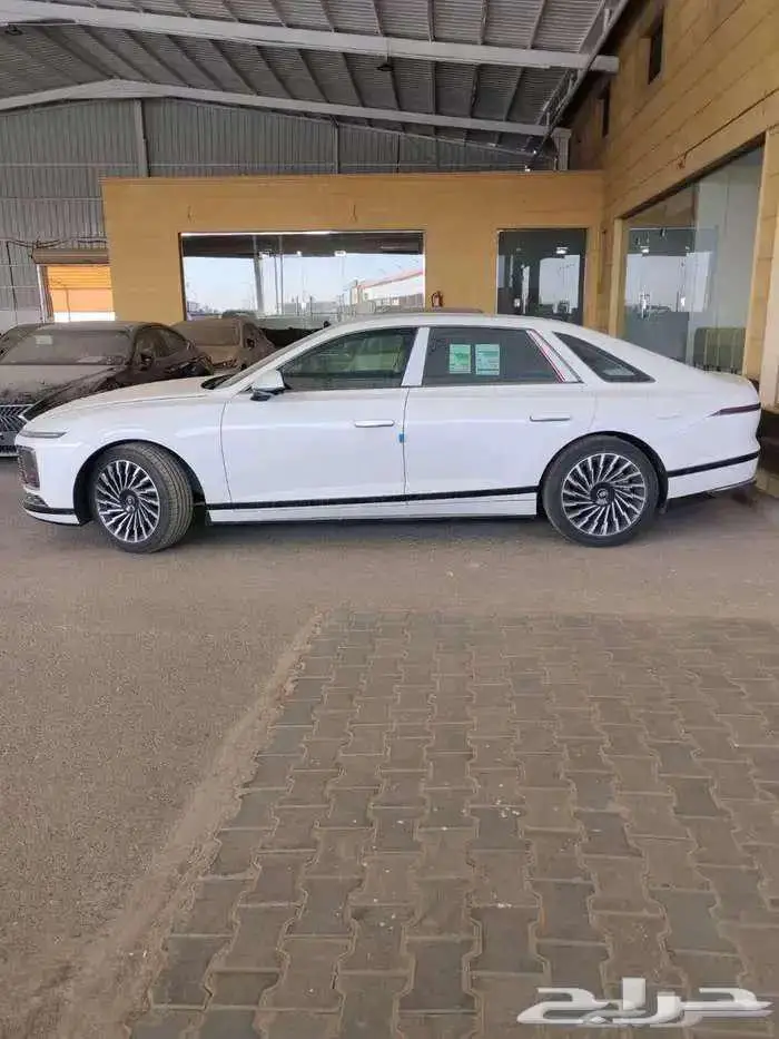 هيونداى ازيرا كاليجرافي خليحي 2025 متوفر لدى الحسن 1