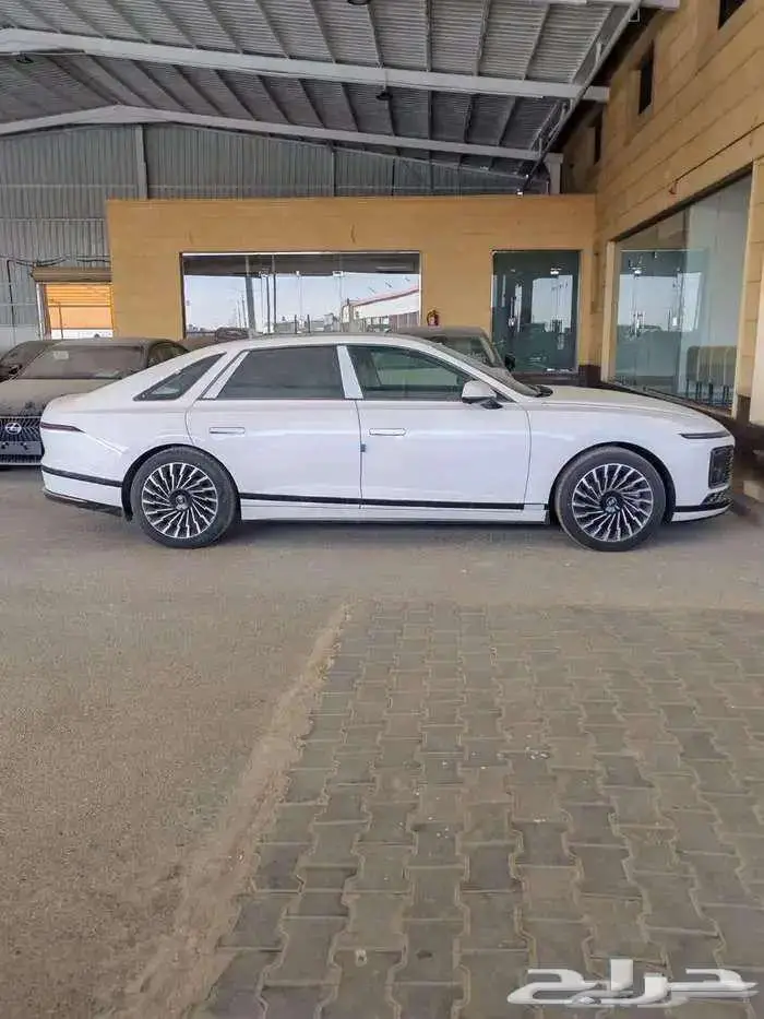 هيونداى ازيرا كاليجرافي خليحي 2025 متوفر لدى الحسن 3