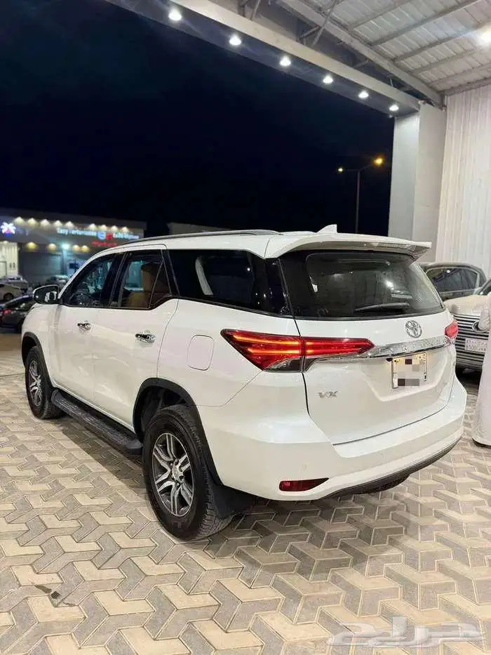 تويوتا فورتشنر VX موديل 2023 4