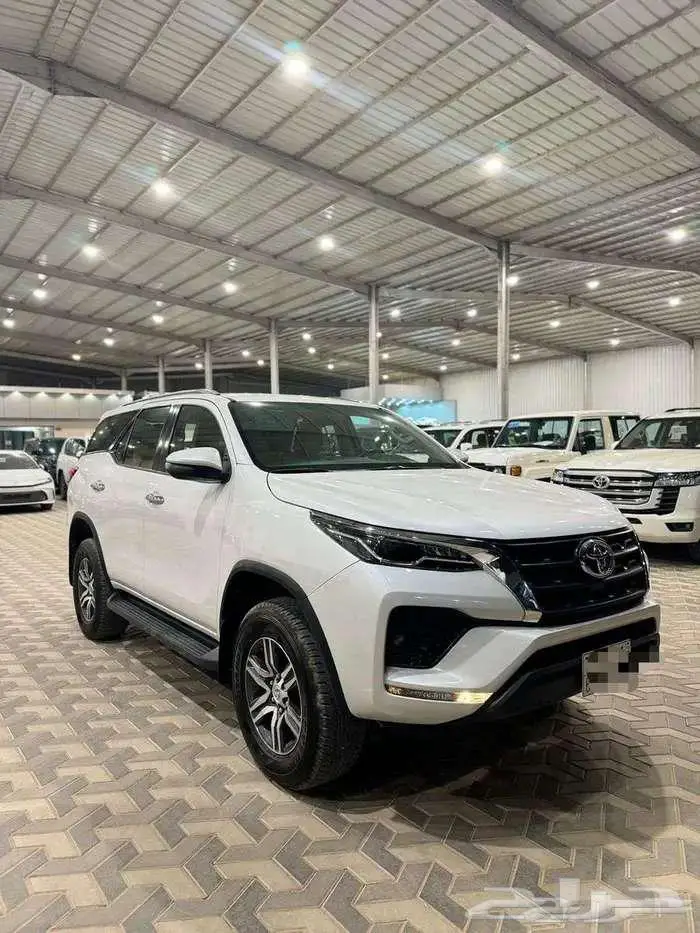 تويوتا فورتشنر VX موديل 2023 1