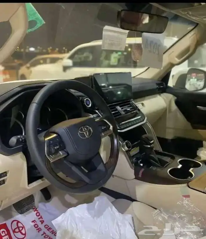 تويوتا لاندكروزر GXR3 بنزين 2025 اصفار 14