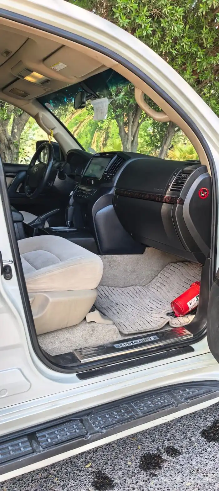 لندكروز موديل 2010 5