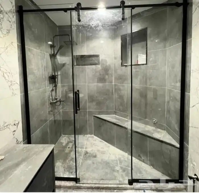 تفصيل مكاتب زجاج سيكوريت قواطع شاور كبائن شاور درابزين سلم 9