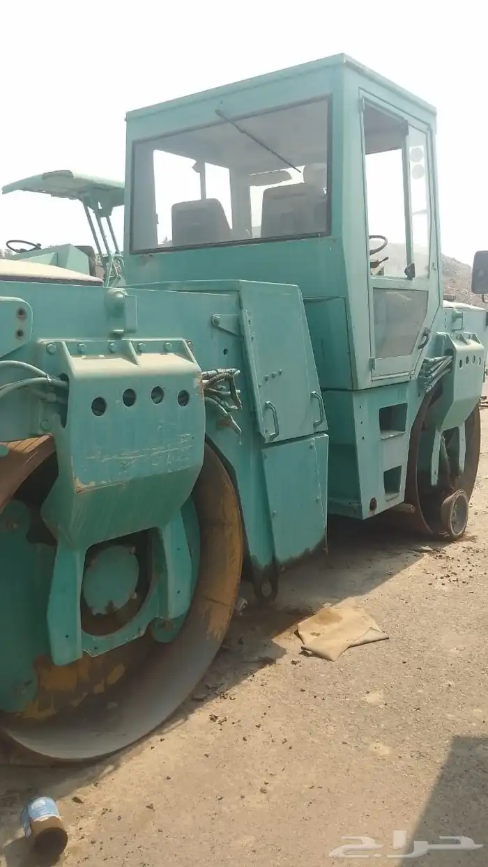 أسفلت وآلة فرش إسفلت بحالة جيدة جدا 4