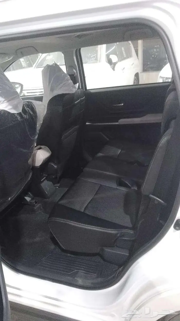 تويوتا فيلوز 2025 ابيض ورمادى 5