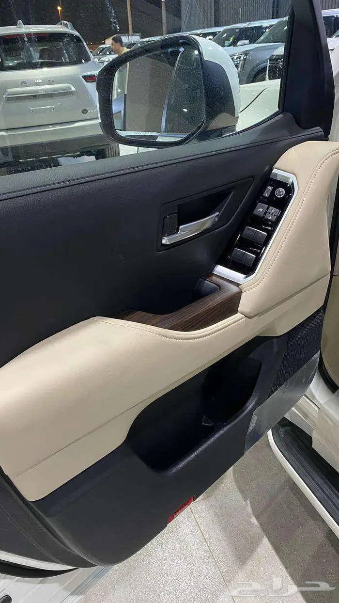 تويوتا لاند كروزر GXR توين تيربو 2025 4