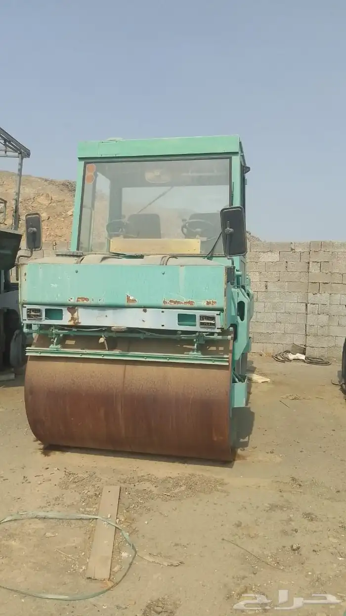 أسفلت وآلة فرش إسفلت بحالة جيدة جدا 5