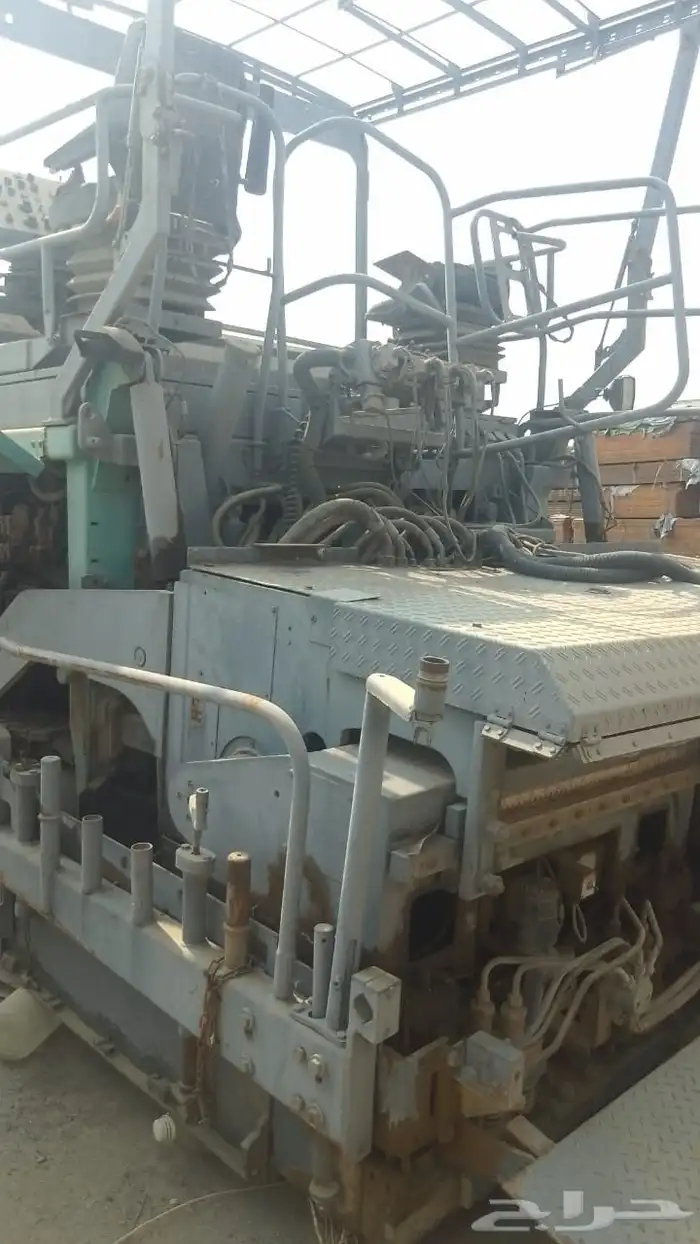 أسفلت وآلة فرش إسفلت بحالة جيدة جدا 1