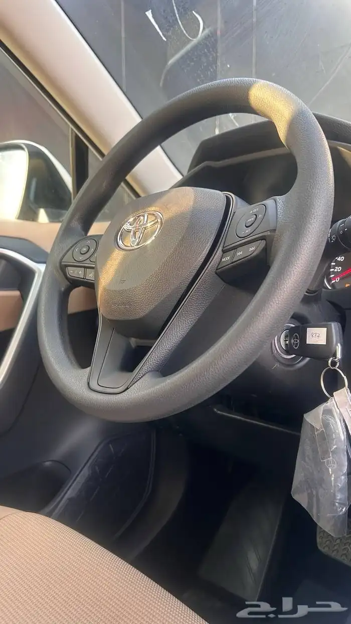 تويوتا راف فور LE 2025 لدى شركة عبدالمجيد الخضر 9