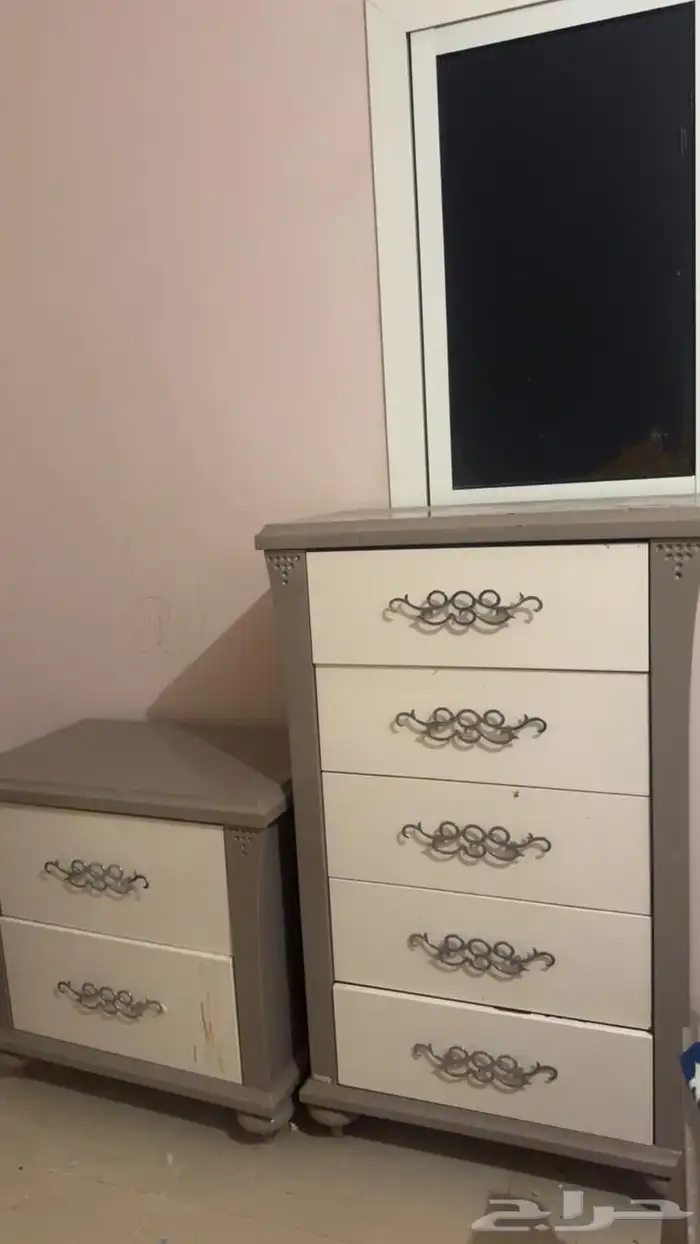 غرفة نوم للبيع نظيفه 1