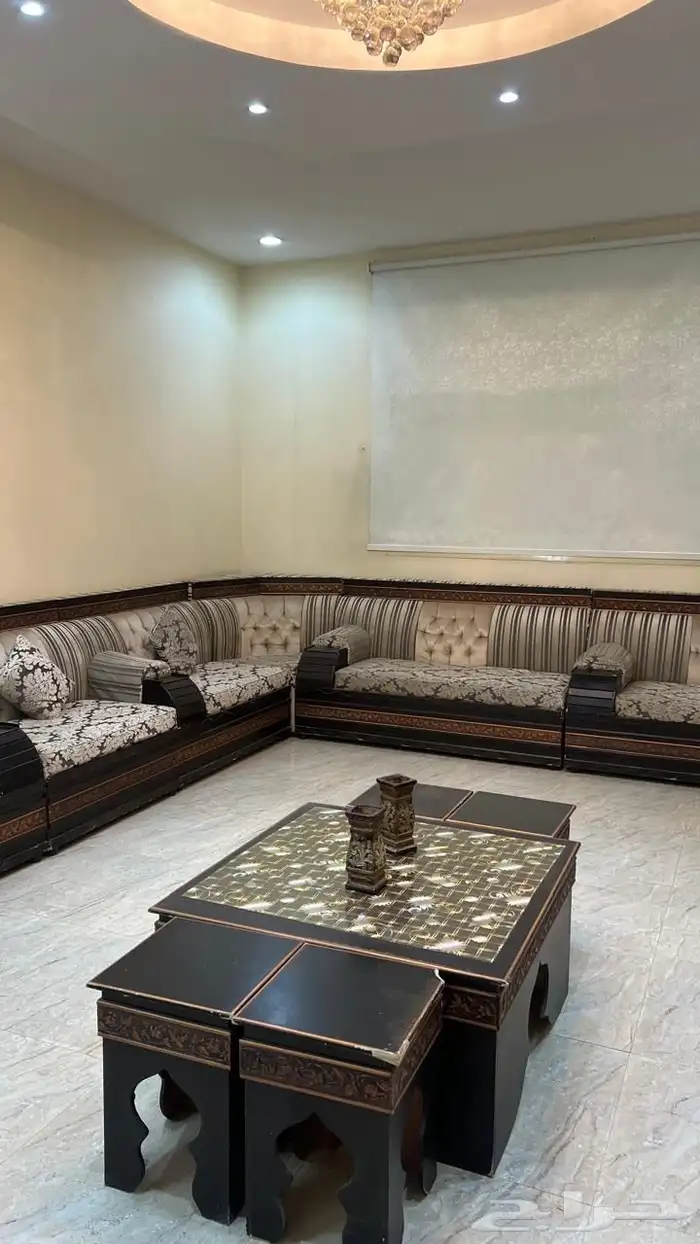 كنب خشب 5 7 البيع مستعجل 3