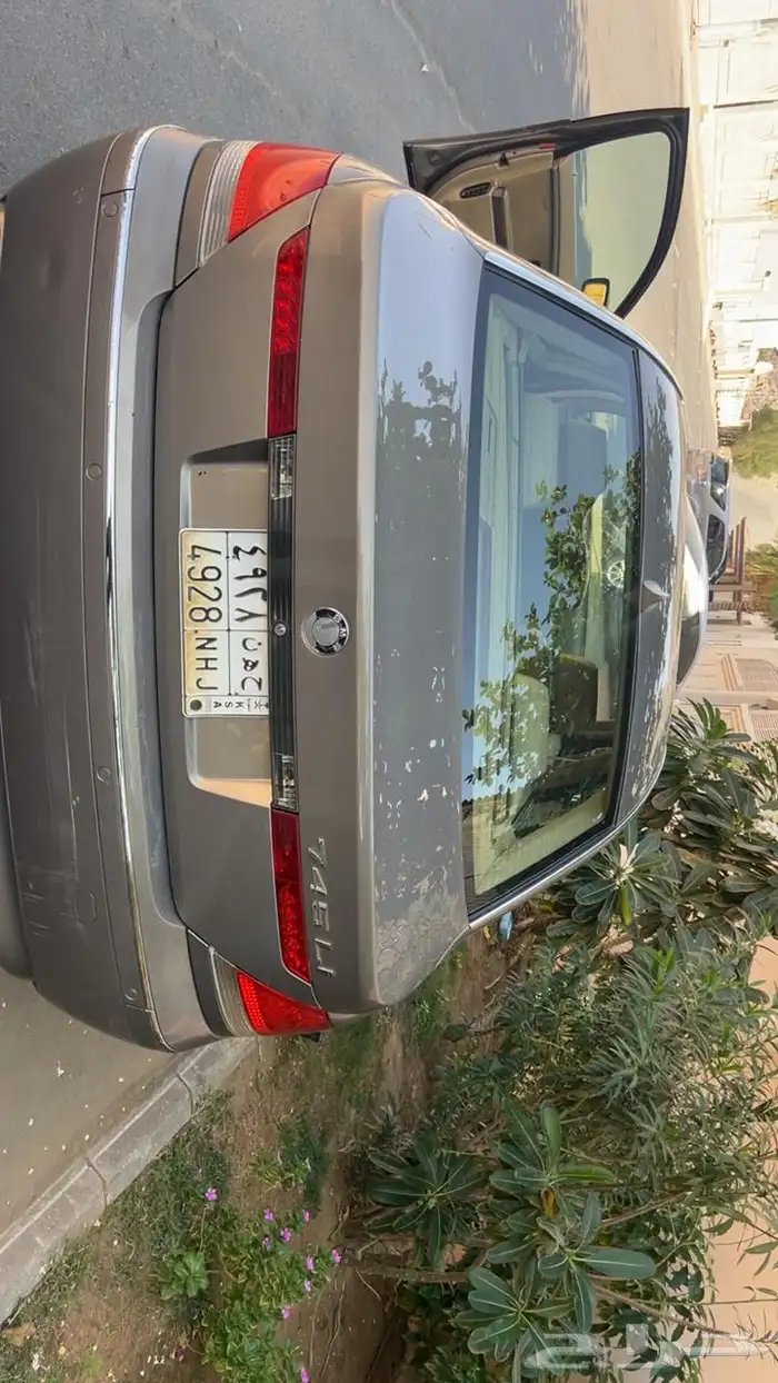 سيارة BMW 735 Li 8