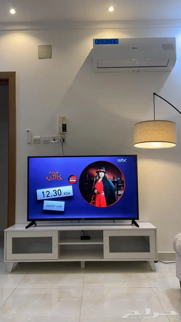 طاولة تلفاز ابيض 1