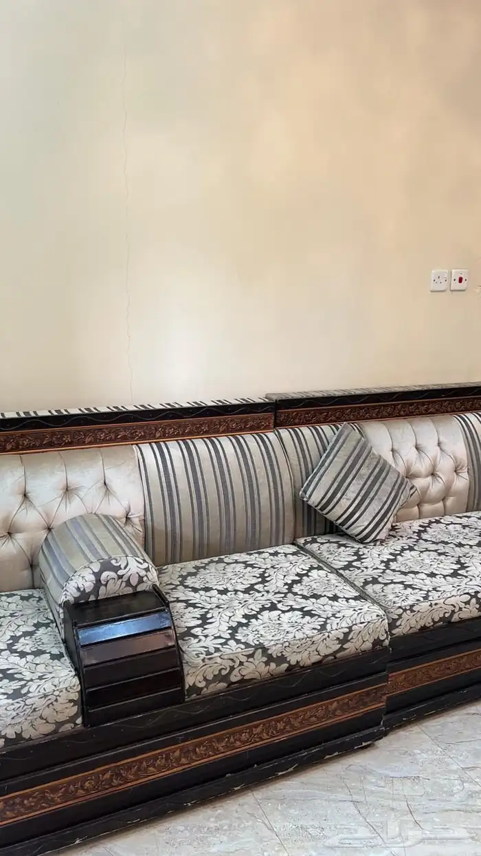 كنب خشب 5 7 البيع مستعجل 5