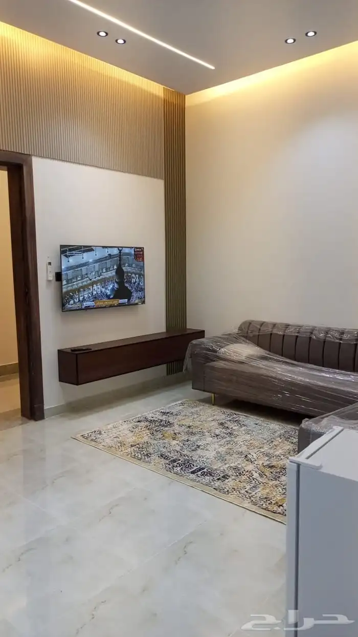 يوجد لدينا شقق عوايل و عزاب بمواقع مختلفة مؤثثة بالكامل 0