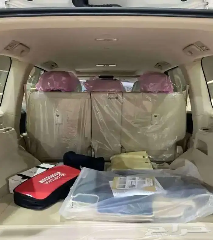 تويوتا لاندكروزر GXR3 بنزين 2025 اصفار 12