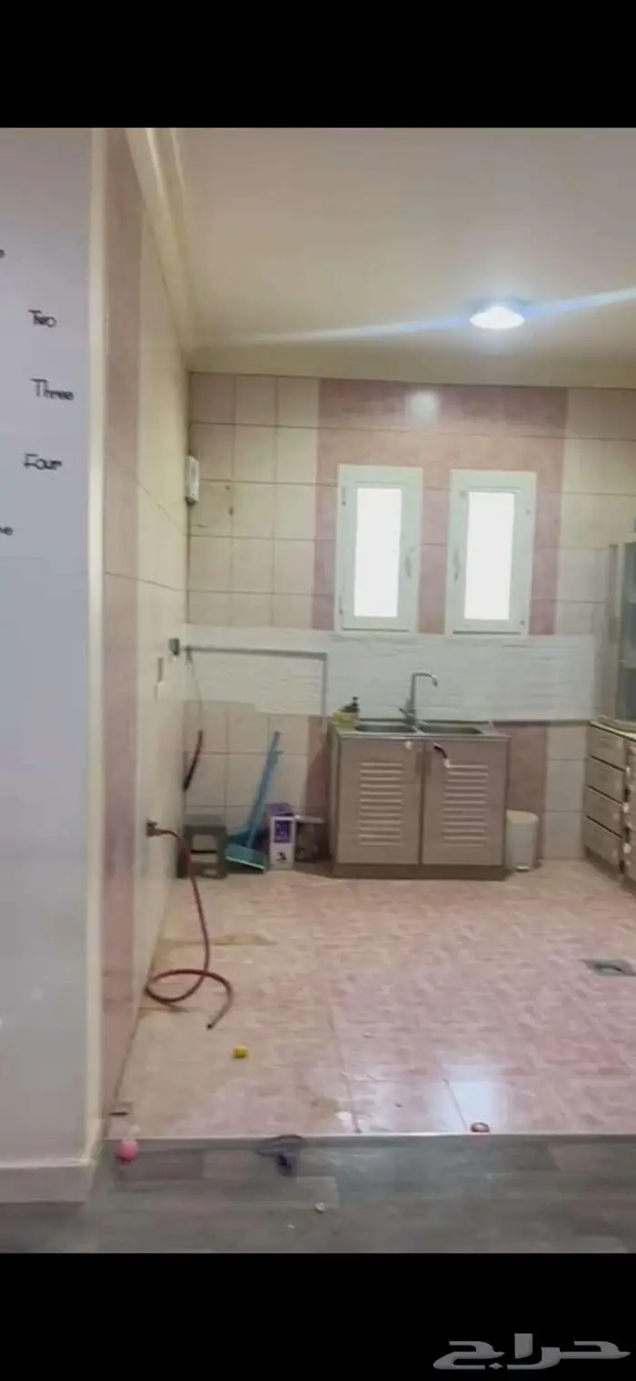 شقة عوائل للإيجار ب 2500 ريال شهري   حي المونسية 3