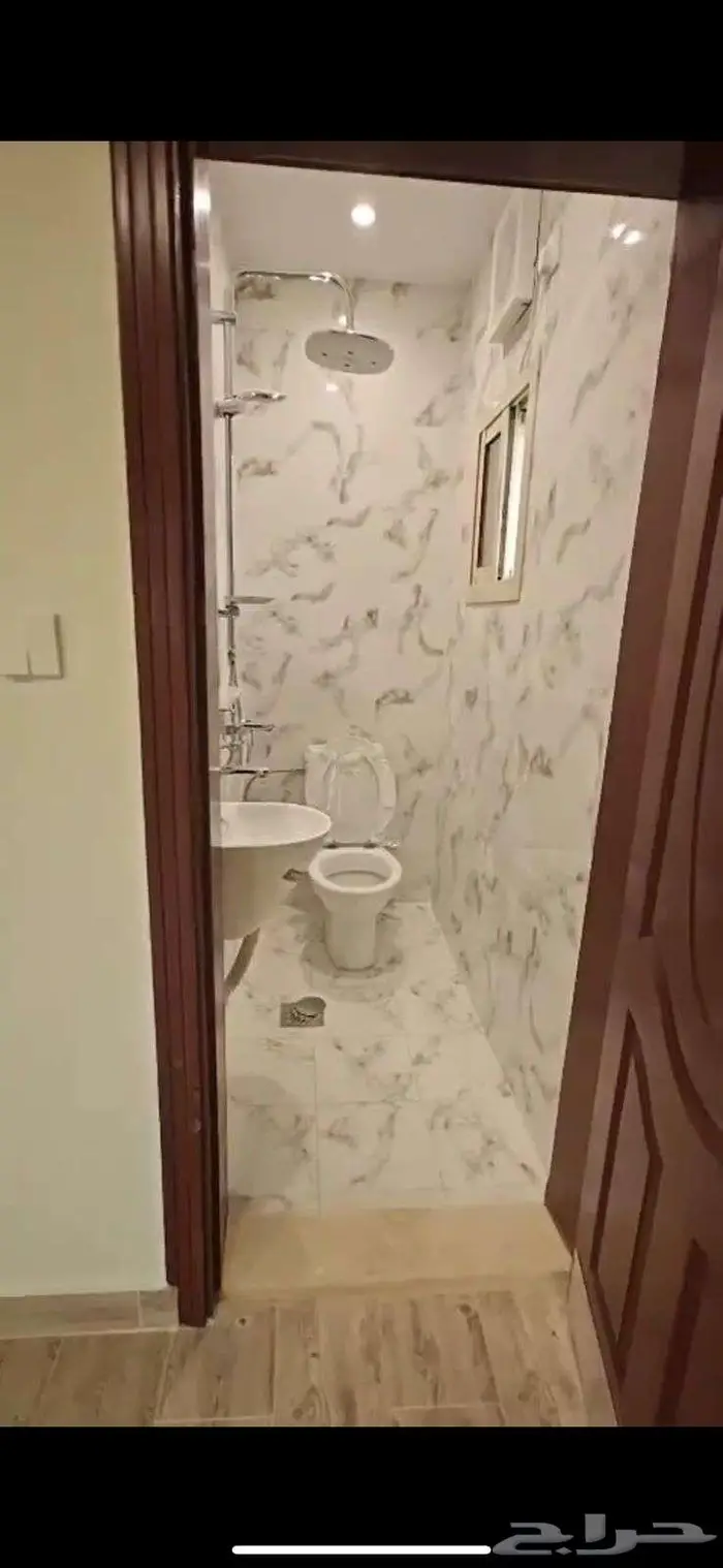 عمارة سكنية استثمارية للبيع بحي البوادي 9