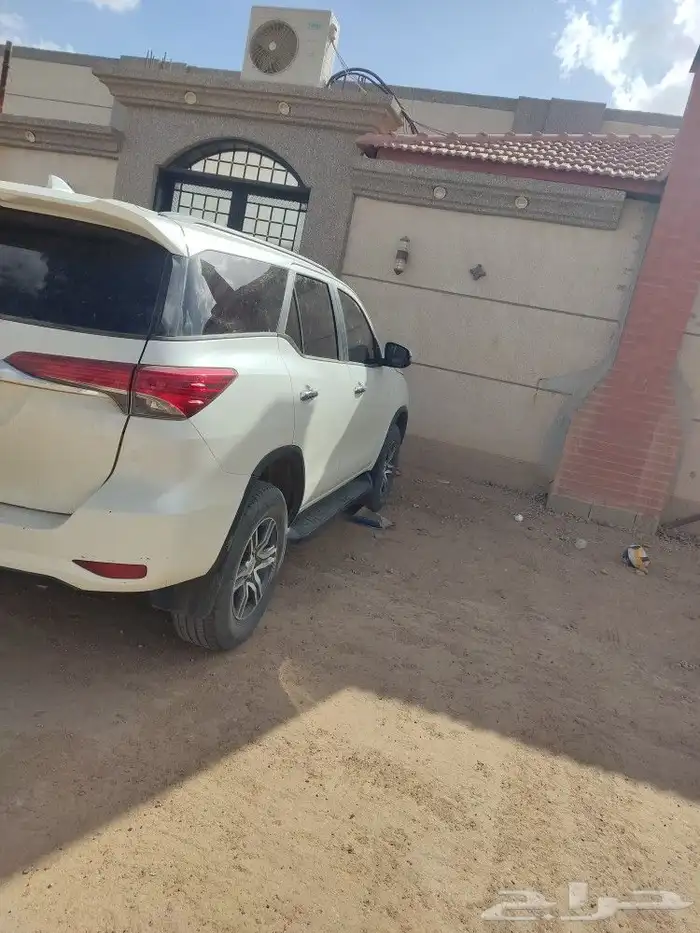 للبيع جيب فورتشنر أربعة سلندر 2020 2