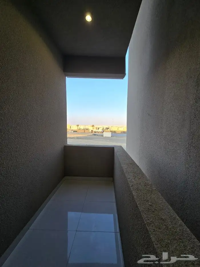 للبيع عرض خاص بحي المعارض وسط الخدمات أدوارعلويه 520 ألف6غرف 11