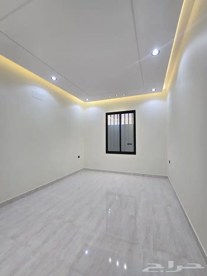 للبيع دور أرضي مساحه كبيره وغرف وسيعه تشطيب فاخر VIPحي الطلح 19