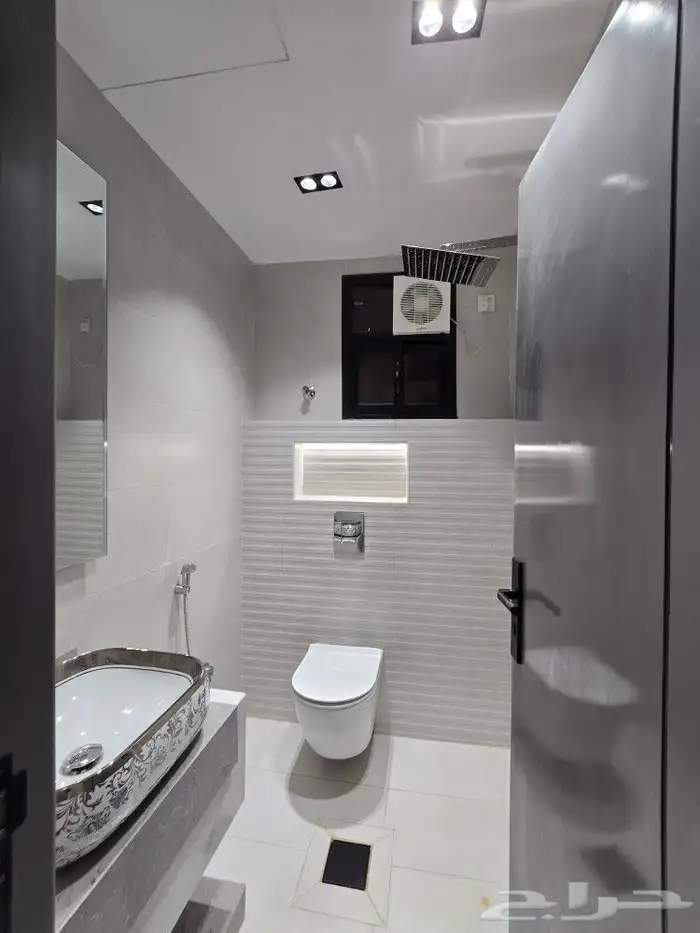 للبيع عرض خاص بحي المعارض وسط الخدمات أدوارعلويه 520 ألف6غرف 22