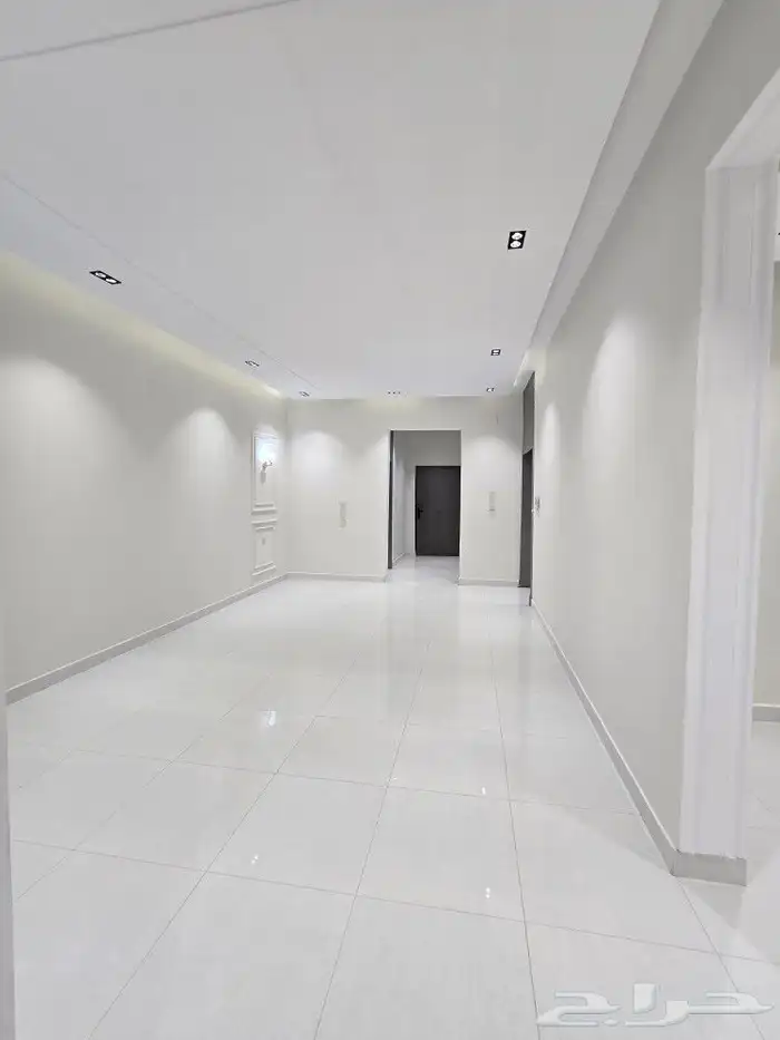 للبيع عرض خاص بحي المعارض وسط الخدمات أدوارعلويه 520 ألف6غرف 25