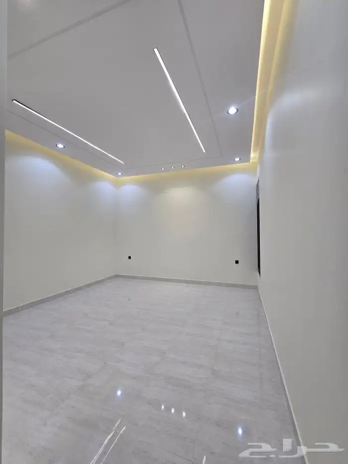 للبيع دور أرضي مساحه كبيره وغرف وسيعه تشطيب فاخر VIPحي الطلح 17