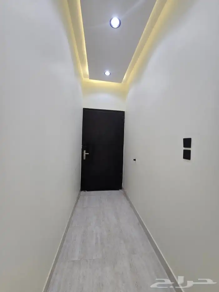 للبيع دور أرضي مساحه كبيره وغرف وسيعه تشطيب فاخر VIPحي الطلح 12