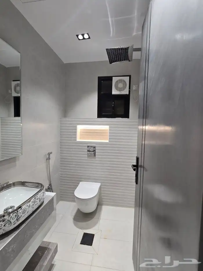 للبيع أدوار ارضيه وسط جميع الخدمات بحي المعارض 570 ألف 6غرف 18