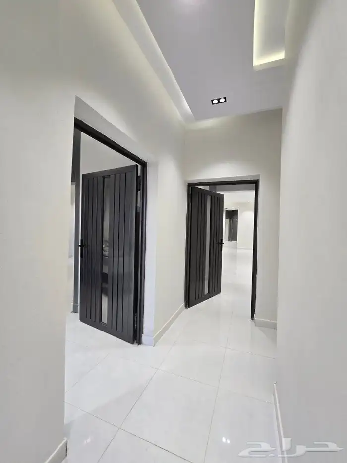 للبيع عرض خاص بحي المعارض وسط الخدمات أدوارعلويه 520 ألف6غرف 7