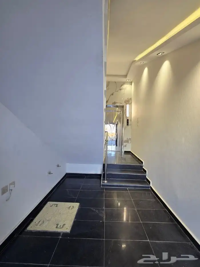 للبيع عرض خاص بحي المعارض وسط الخدمات أدوارعلويه 520 ألف6غرف 4