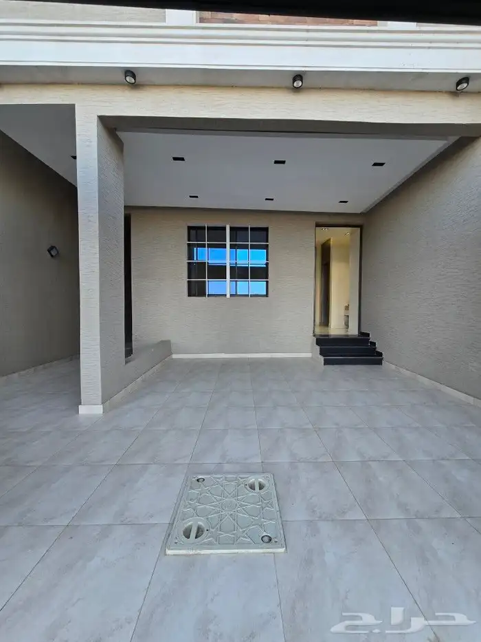 للبيع أدوار ارضيه وسط جميع الخدمات بحي المعارض 570 ألف 6غرف 3