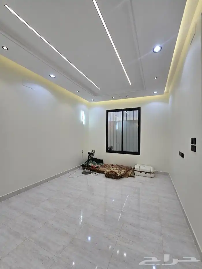 للبيع دور أرضي مساحه كبيره وغرف وسيعه تشطيب فاخر VIPحي الطلح 23