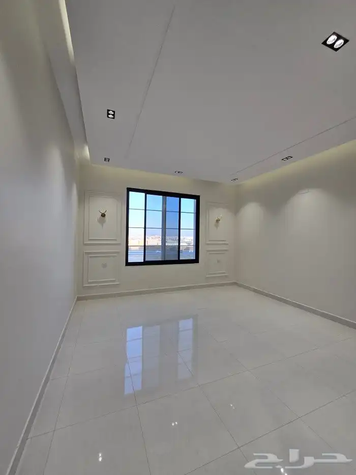 للبيع عرض خاص بحي المعارض وسط الخدمات أدوارعلويه 520 ألف6غرف 8