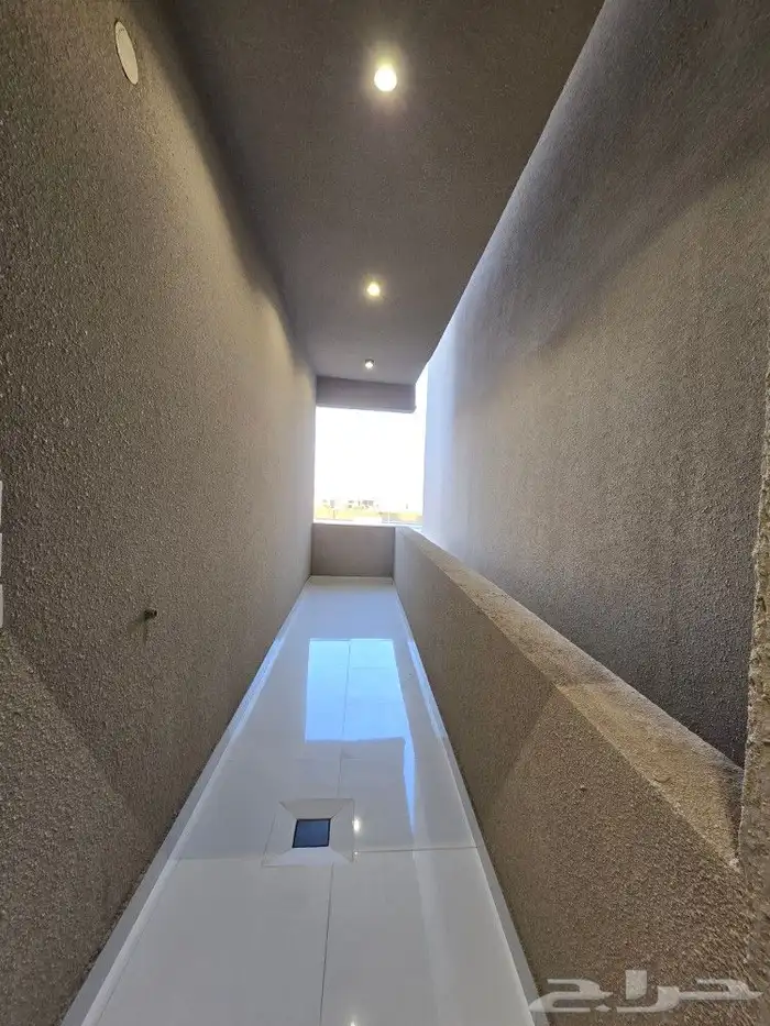 للبيع عرض خاص بحي المعارض وسط الخدمات أدوارعلويه 520 ألف6غرف 10