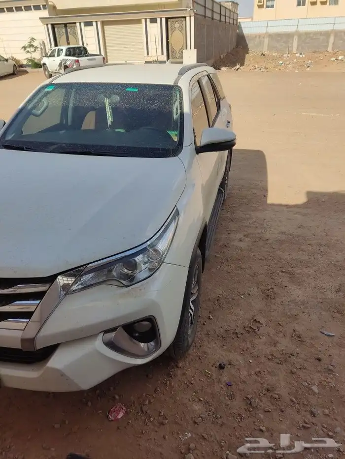 للبيع جيب فورتشنر أربعة سلندر 2020 0