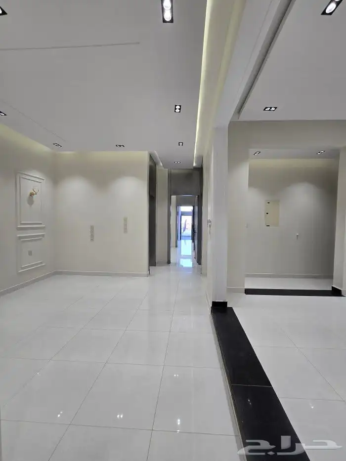 للبيع أدوار ارضيه وسط جميع الخدمات بحي المعارض 570 ألف 6غرف 21