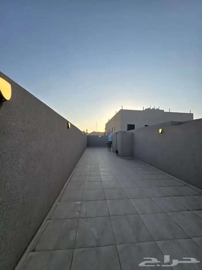 للبيع عرض خاص بحي المعارض وسط الخدمات أدوارعلويه 520 ألف6غرف 26