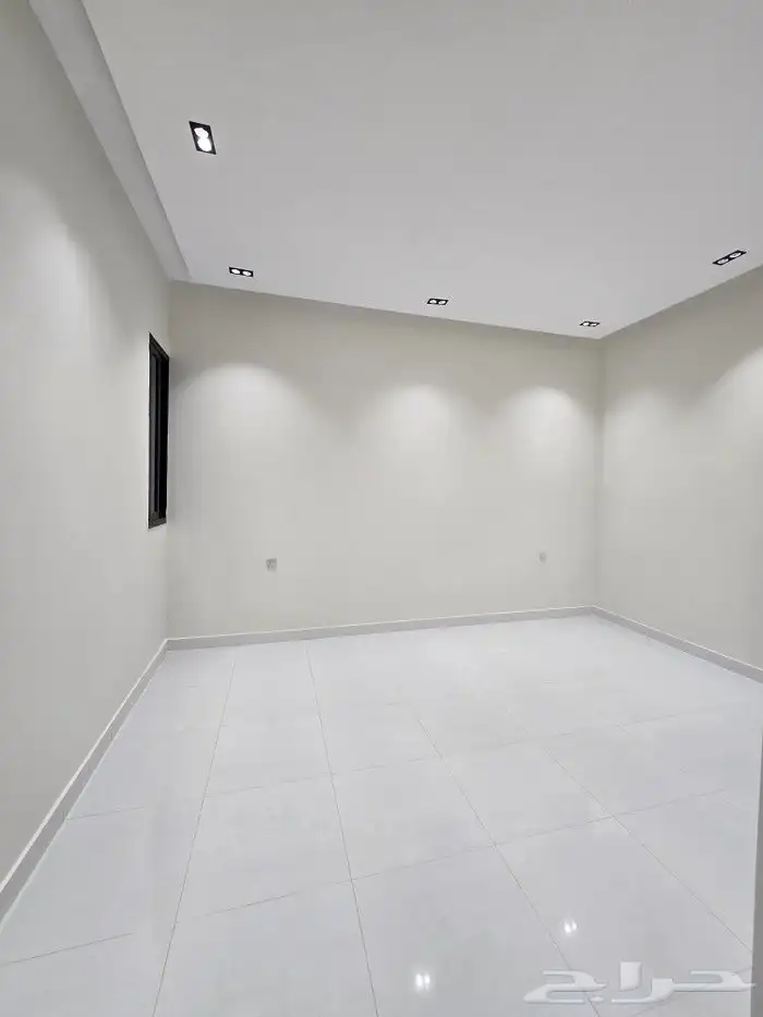 للبيع أدوار ارضيه وسط جميع الخدمات بحي المعارض 570 ألف 6غرف 17