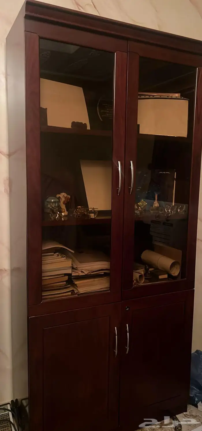 مكتب كامل مع دولاب نظيف للبيع 2