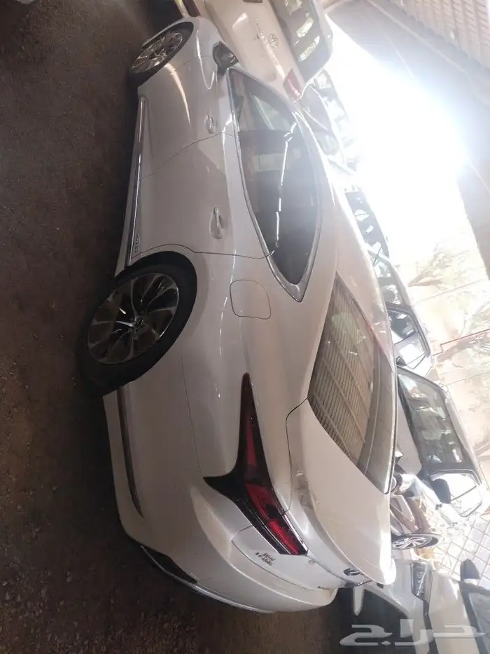 لكزس LS500h 2022 5