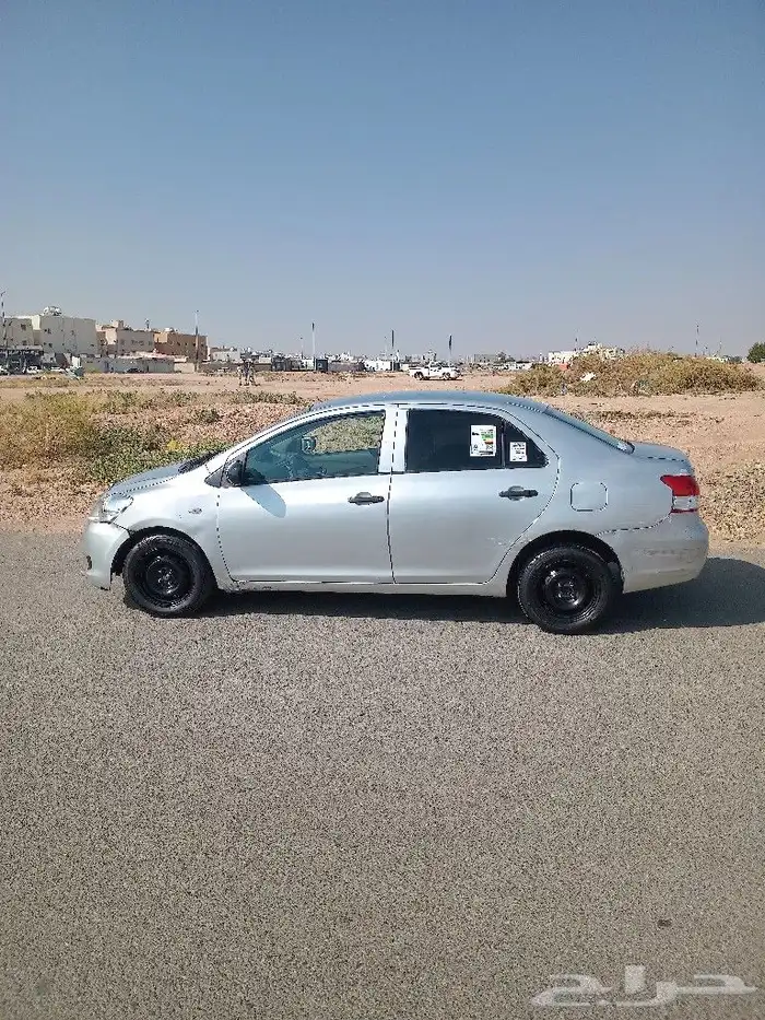 يارس موديل 2011 قير تماتيك للبيع 1