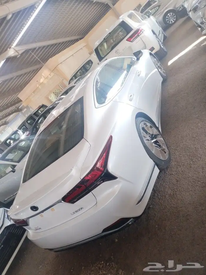 لكزس LS500h 2022 3