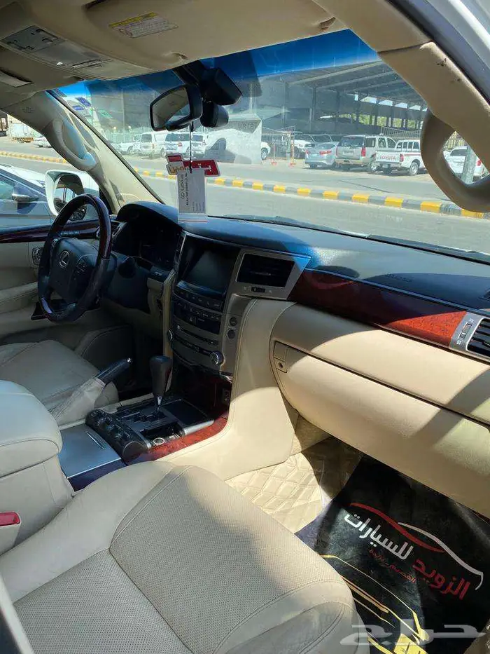 لكزس 2012 LX570 عداد 390 ألف محول 2015 11